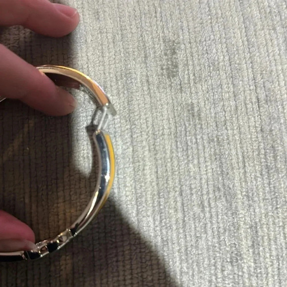 Lia Sophia enamel stretch bracelet - Picture 3 of 3